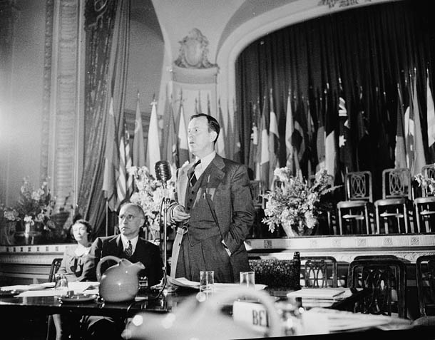 Lester_Bowles_Pearson_presiding_at_a_plenary_session_of_the_founding_conference_of_the_United_Nations_Food_and_Agriculture_Organization